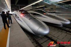 正在測試運行的京滬高鐵CRH380A牽引動力由湖南南車電機造